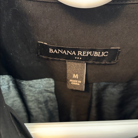 Banana Republic women’s Black Shirt - Picture 2 of 5